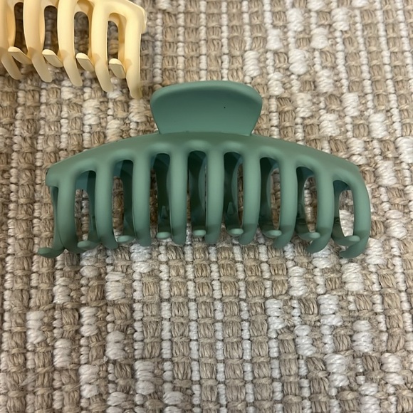 Set of 5 Solid Color Claw Clips (Pink, Beige, Cream, Blue, Green) - Picture 5 of 8